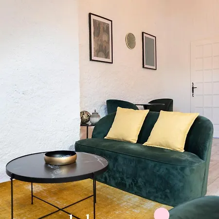 Апартаменты Face A La Gare Tres Bel