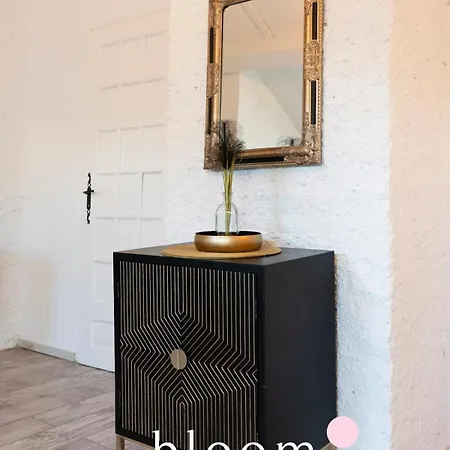 Face A La Gare Tres Bel *