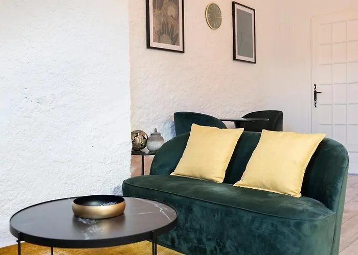 Апартаменты Face A La Gare Tres Bel